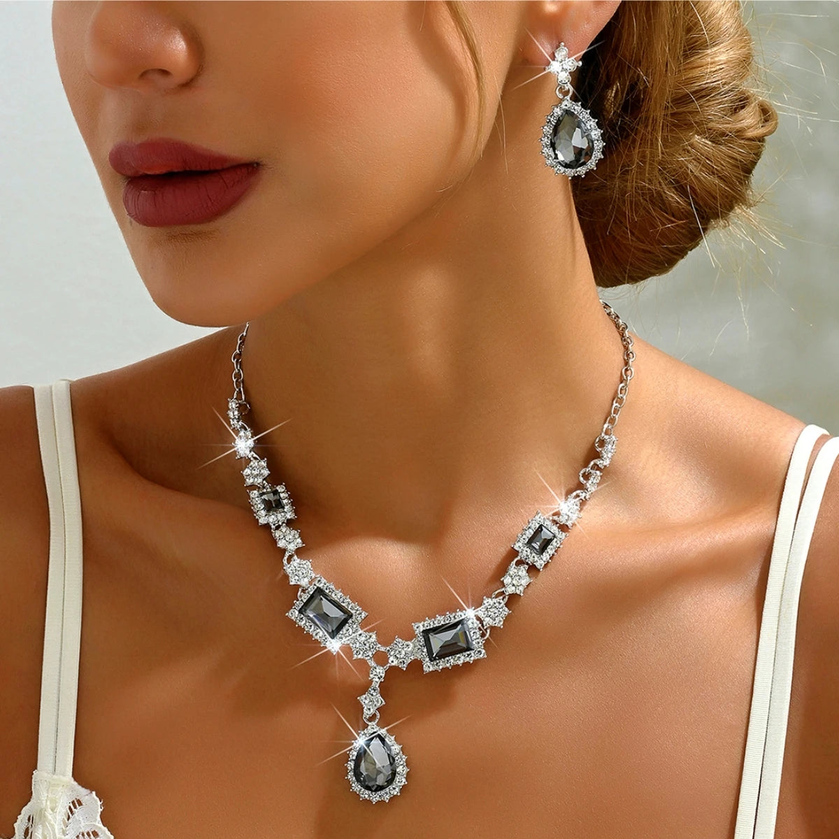 Elegant 3-Piece Women's Geometry Water Drop Necklace and Earrings Jewelry Set for Bridal Parties and Special Occasions