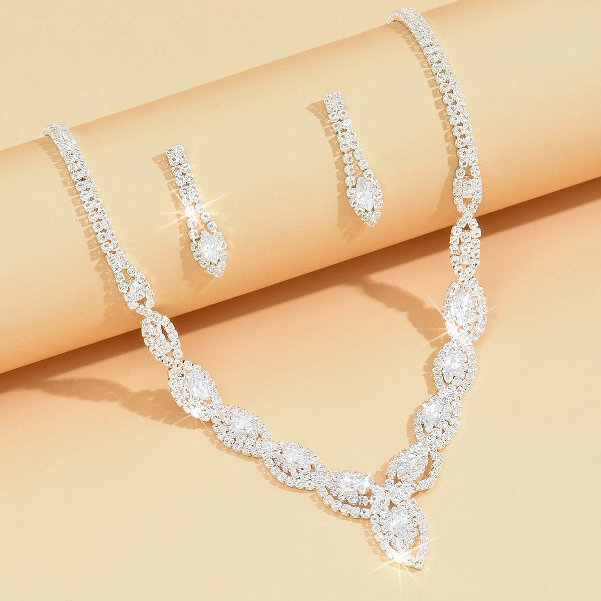 Elegant 3-Piece Women's Zircon Claw Chain Jewelry Set with Water Drop Earrings and Necklace for Weddings, Parties, and Special Occasions