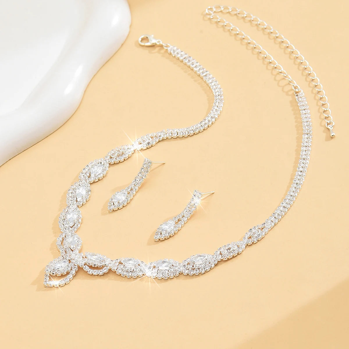 Elegant 3-Piece Women's Zircon Claw Chain Jewelry Set with Water Drop Earrings and Necklace for Weddings, Parties, and Special Occasions