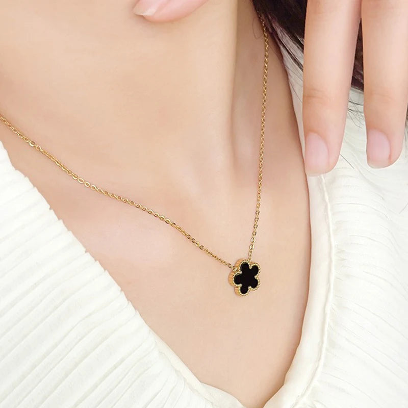 Fashion Stainless Steel Necklace Woman Five-leaf Flower Simple Clover Elegant Womens Necklaces Pendant Charm Jewelry Accessories